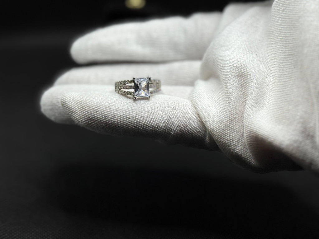 Elegant Stone Ring 💍