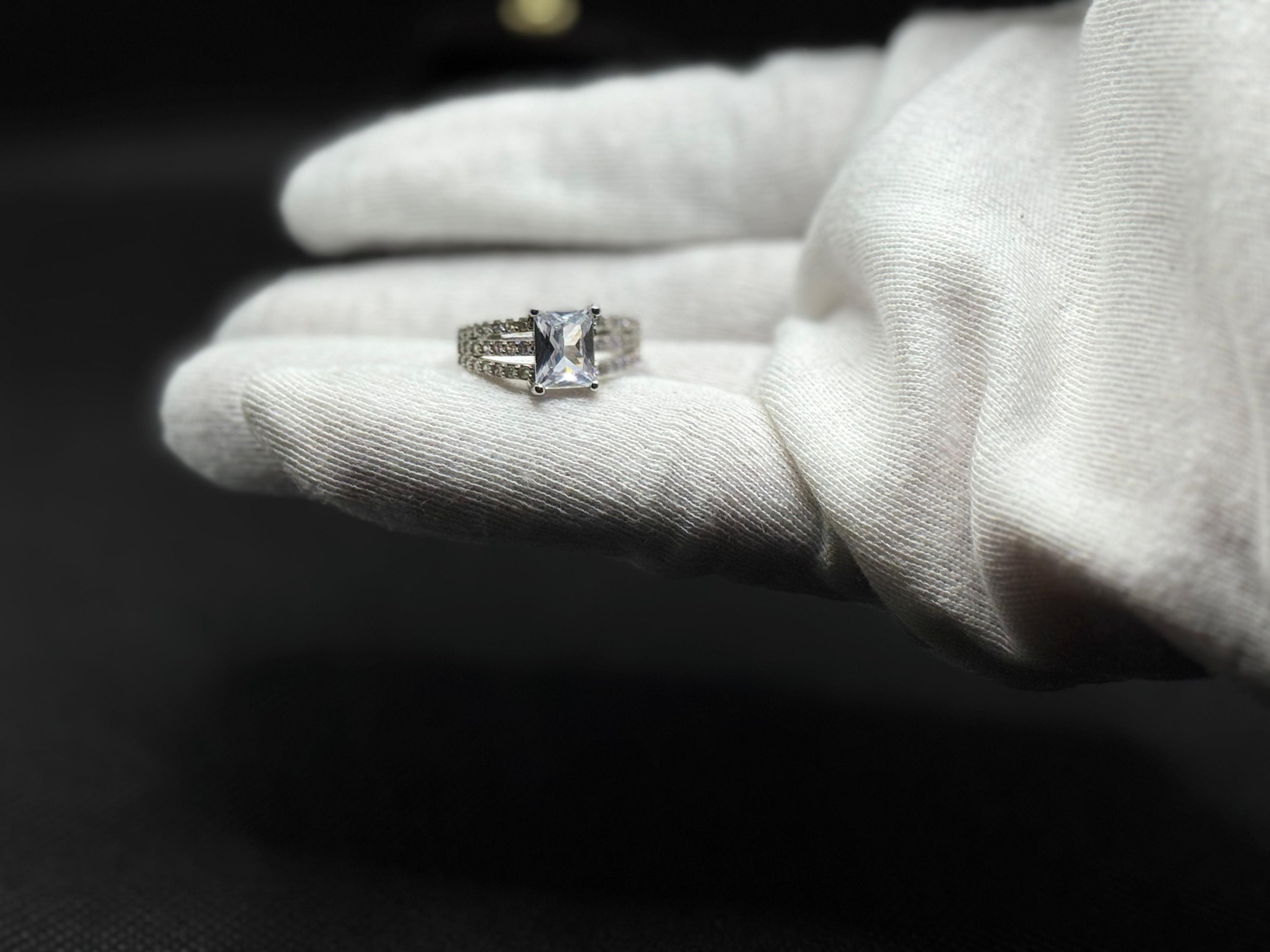 Elegant Stone Ring 💍