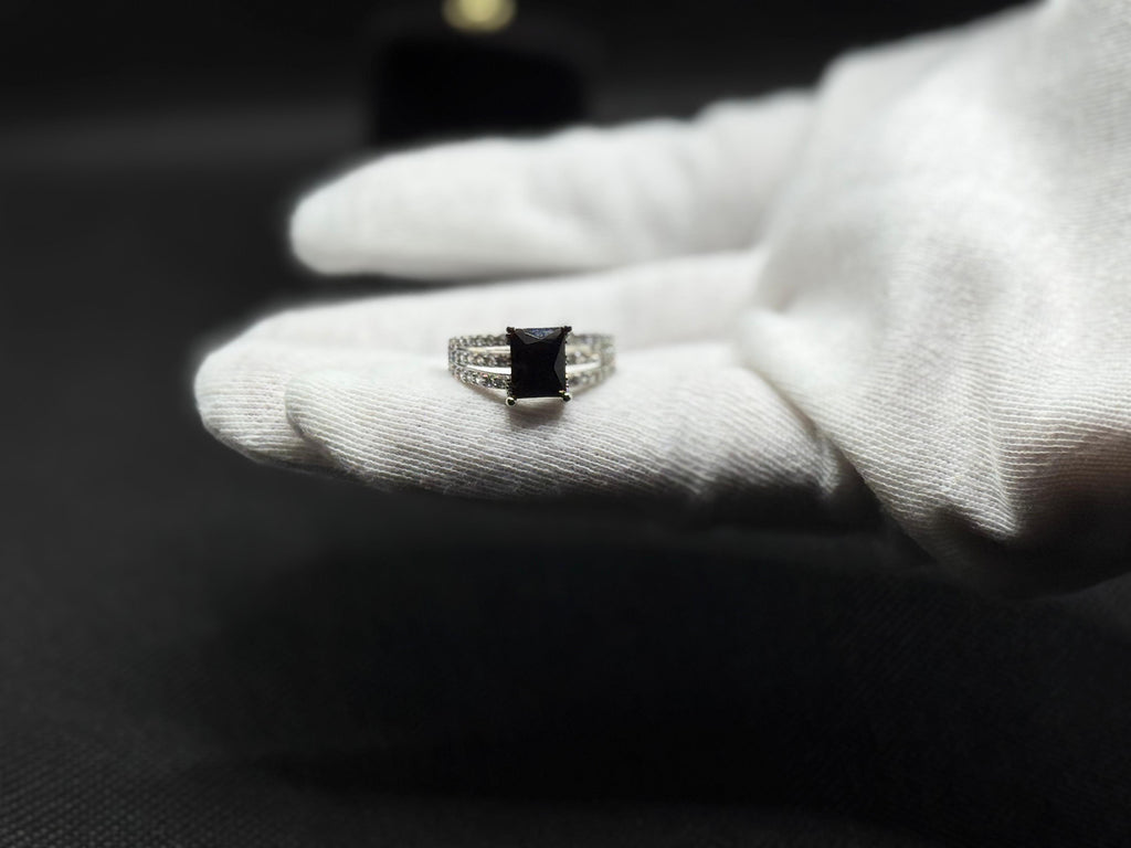Elegant Stone Ring 💍