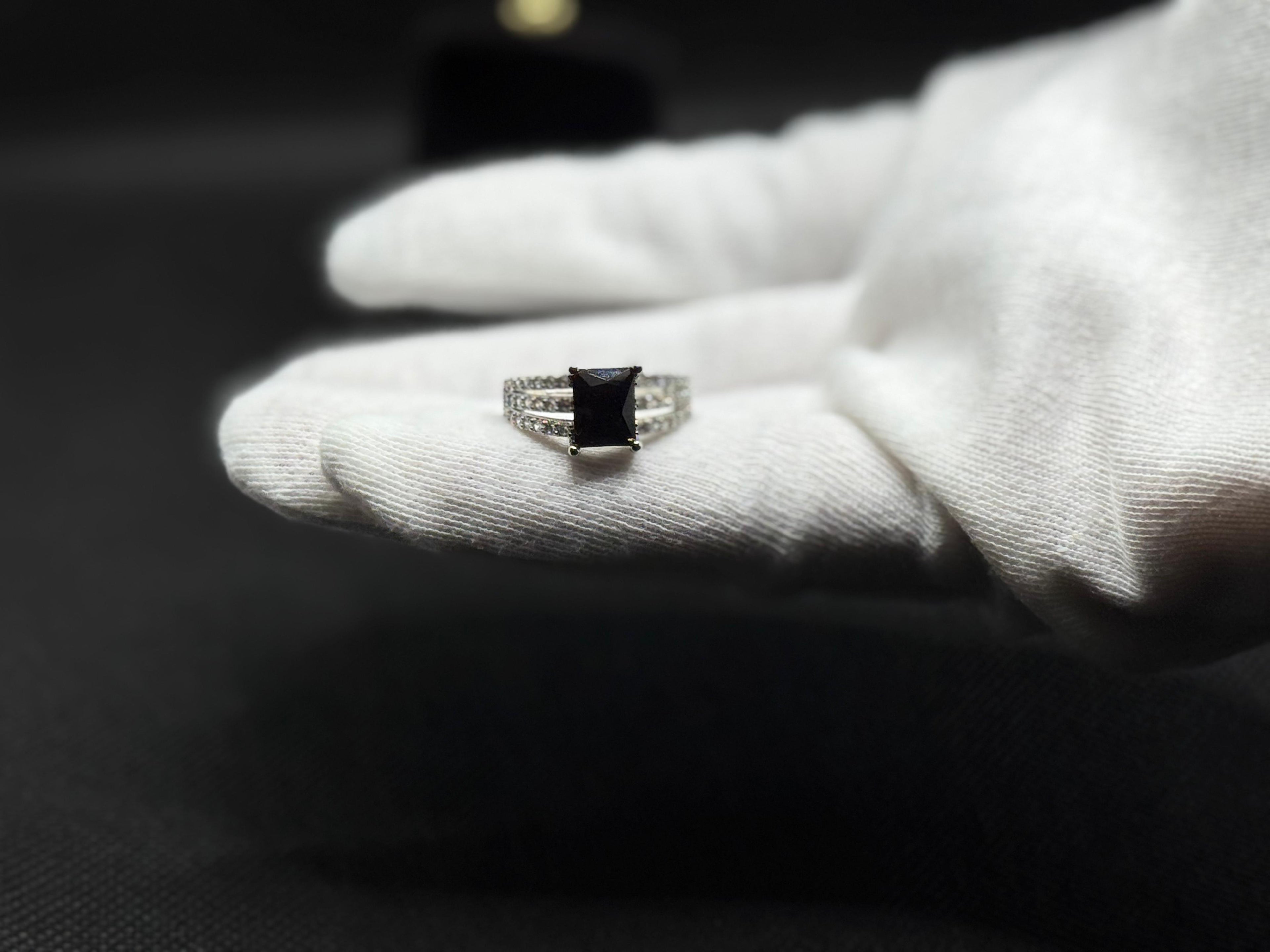 Elegant Stone Ring 💍